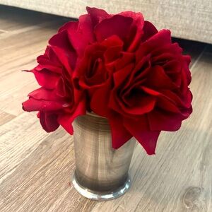 Red rose silk arrangement approx 8 inches tall. Good condition